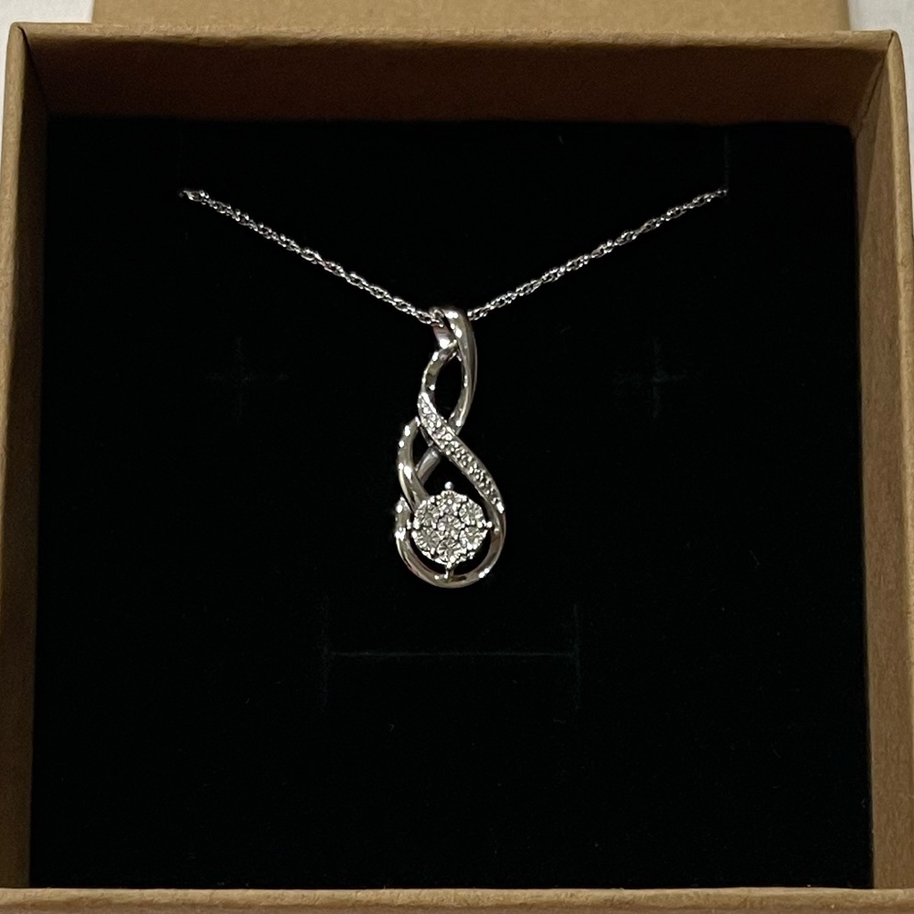 🆕 Women’s sterling silver necklace